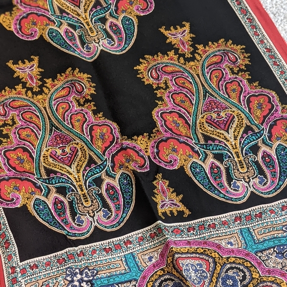 Oscar de la Renta paisley oblong silk scarf - Picture 3 of 5